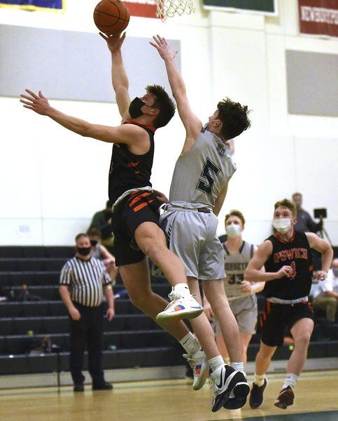 Ipswich tops Manchester Essex, advances to Baker title game
